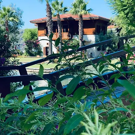 Sea Canal Townhouse Villa *