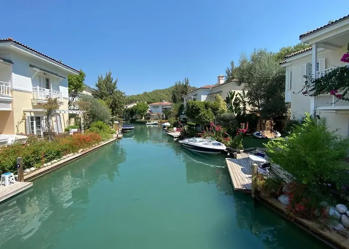 Вилла Sea Canal Townhouse