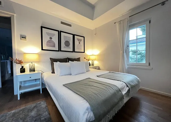 Sea Canal Townhouse *